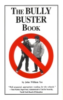 "The Bully Buster Book" en bok om tiltak mot mobbing av John William Yee